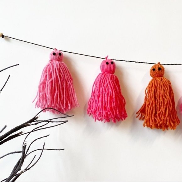 Handmade Ghost Tassel Garland Halloween Party Decoration Cute Pink Home Decor - Picture 2 of 4